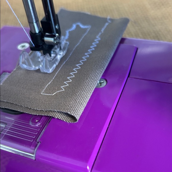 Janome New Home Purple Thunder Model 525B Mini Sewing Machine Works! W/ Extras - Picture 15 of 15